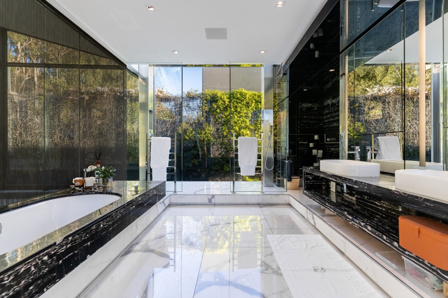 7 Bedroom Property for Sale in Clifton Western Cape